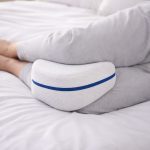 Comfly pillow na krevetu
